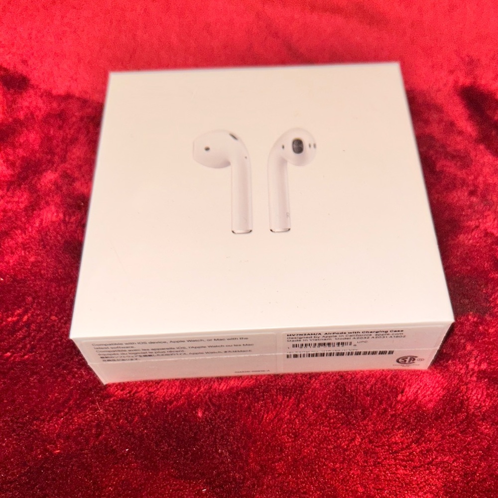 AirPods - Picture 2 of 5